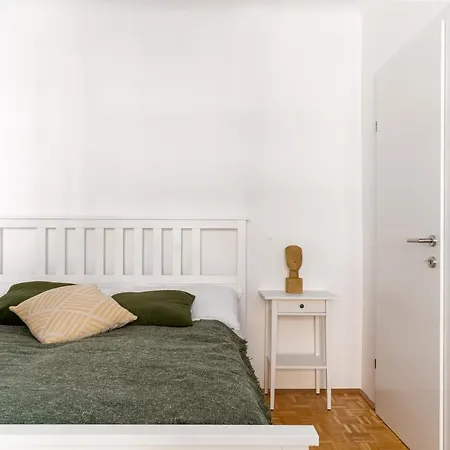 King Bed Home, 3 Bed Rooms, Perfect For Long Term Apartment Vienna