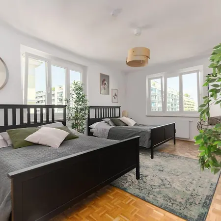 Apartment King Bed Home, 3 Bed Rooms, Perfect For Long Term