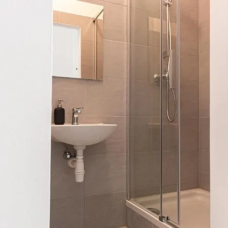 Apartament Cozy 2Br Apt. Near Akh Hospital-Ideal For Longstay Viena