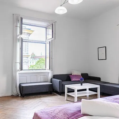Apartment Cozy 2Br Apt. Near Akh Hospital-Ideal For Longstay