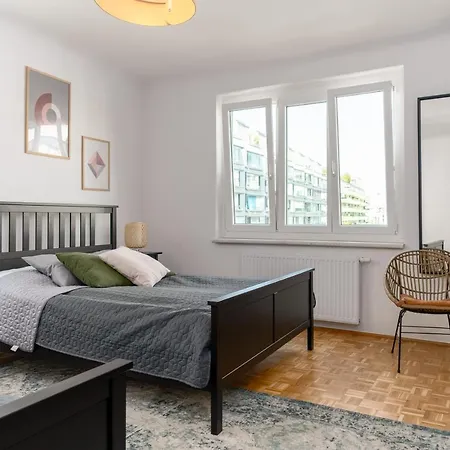 King Bed Home, 3 Bed Rooms, Perfect For Long Term *