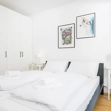 Ottakring Balcony Apartament