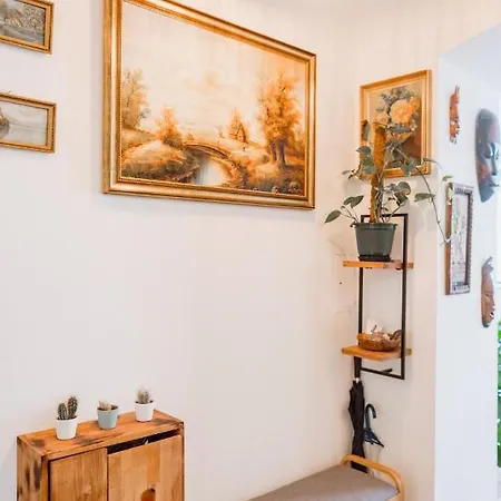 The Gallery No.4 *