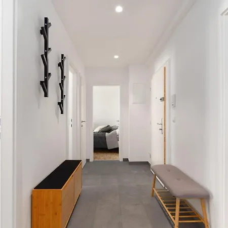 King Bed Home, 3 Bed Rooms, Perfect For Long Term Apartment Vienna