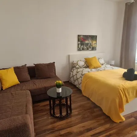 Peaceful 1br Apt. Near Metro Station Langenfeldg.