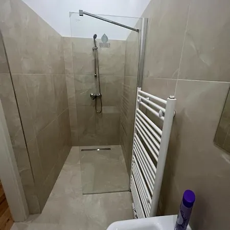 1 Apartment *