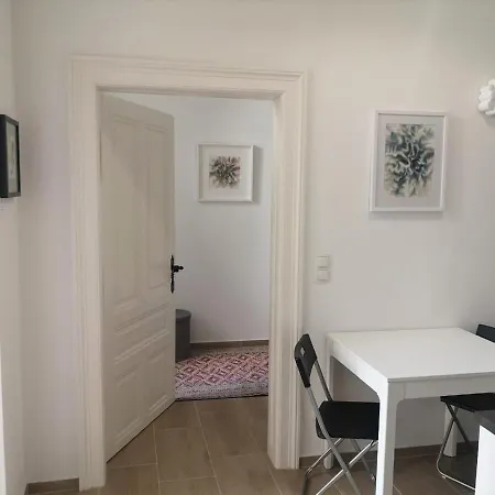 Ruhige Art-garconniere Mit Balkon Apartment *