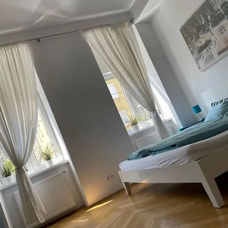 Cozy Near Center *