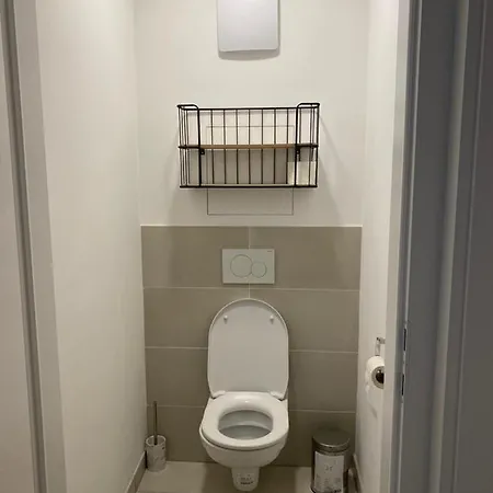 Apartment Modern With Balcony Near City Center