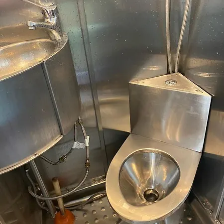 Apartament Simple Apt - 8 Bed Is Having No Kitchen