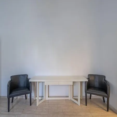 Centre Apartment *