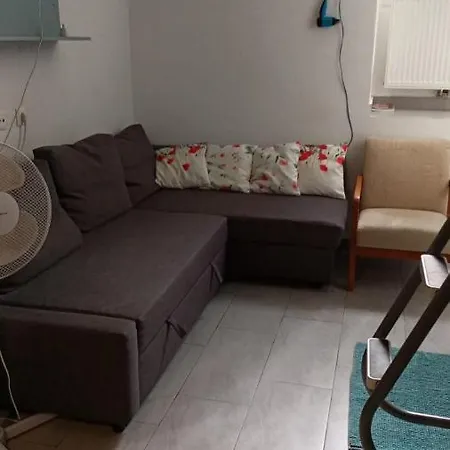 Simple Apt - 8 Bed Is Having No Kitchen Apartament Viena
