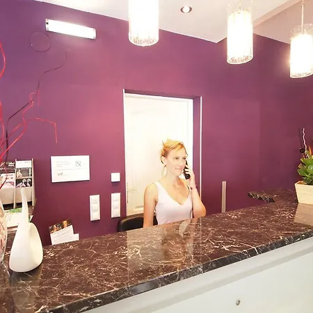 De Lux Hotel