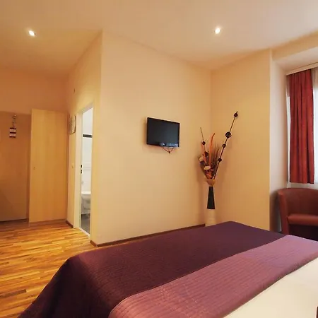 De Lux Hotel 3*