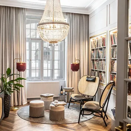 Hotel Josefine 4*