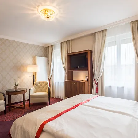 Stefanie - Vienna's Oldest 4*