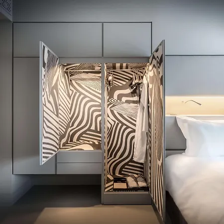 Hotel So/