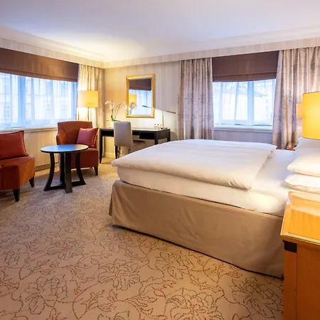 Hilton Waterfront 4* Viyana