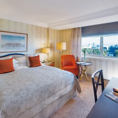 Otel Hilton Waterfront 4*