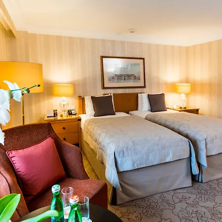 Hilton Waterfront Otel