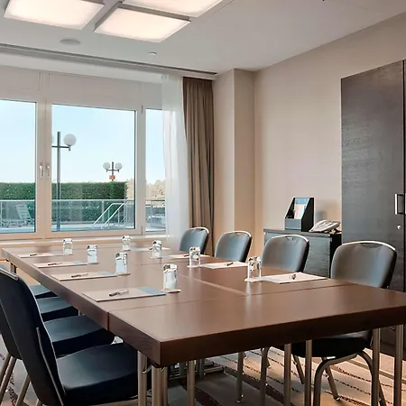 Otel Hilton Waterfront 4*