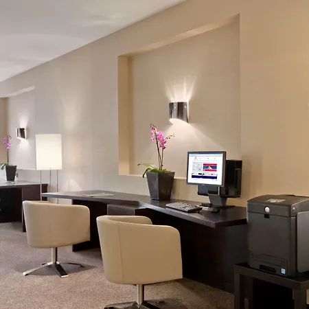 Hilton Waterfront 4* Viyana