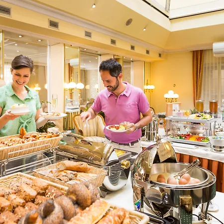 Отель Hotel City Central 4*