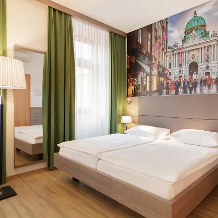 Lucia Hotel 3*