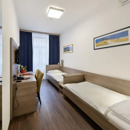 Lucia Hotel
