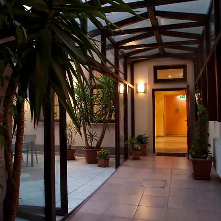 Lucia Hotel