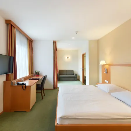 Lucia Hotel
