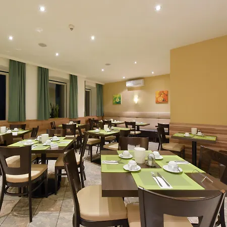 Lucia Hotel