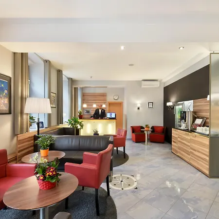 Lucia Hotel