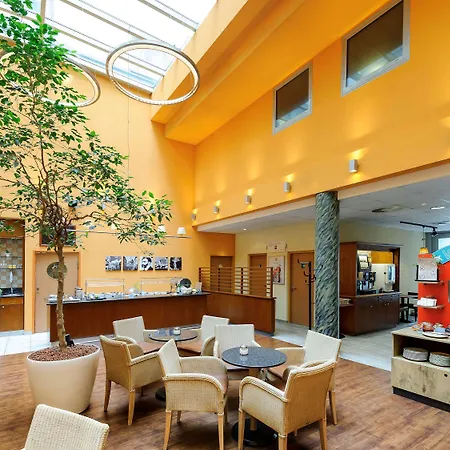 Ibis Hotell 3*