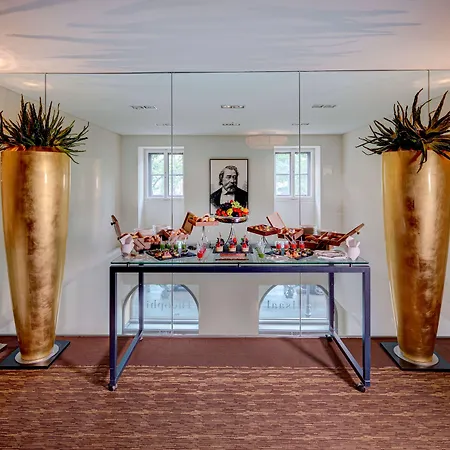 Anantara Palais Hansen - Newly Renovated Hotel