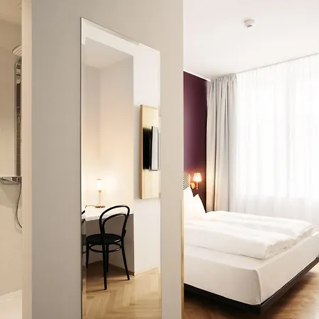Schani Salon Hotel 4*