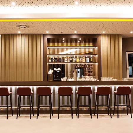 Hampton By Hilton Messe 3*