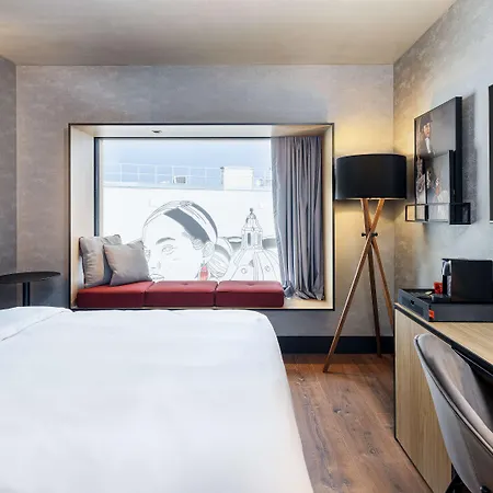 Radisson Red Hotel, 4*
