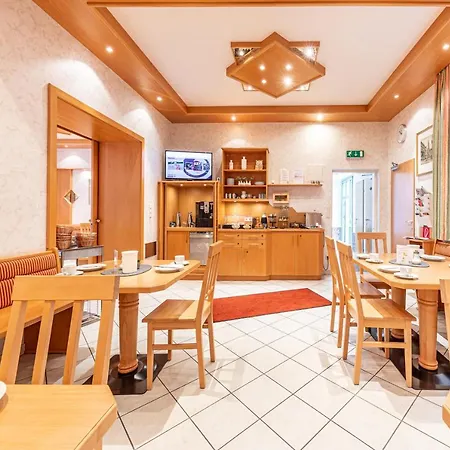 Hotel-pension Fuenfhaus 3*