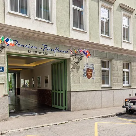 Guest house Hotel-pension Fuenfhaus 3*