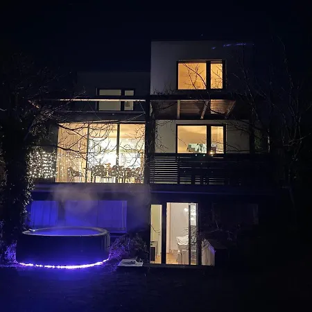 Villa Smile Mit Terrasse, Garten, Klimaanlage Und Parkplatz Im Beliebten Dobling In Wien