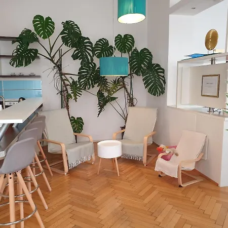 Apartment Sunny And Spacious Near Centre