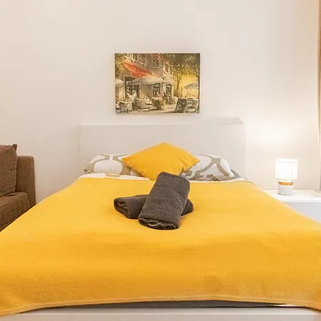 Peaceful 1br Apt. Near Metro Station Langenfeldg. Appartement