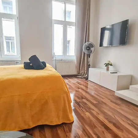 Peaceful 1br Apt. Near Metro Station Langenfeldg. *