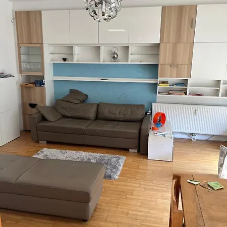 Dachgeschosswohnung Mit Kostenlosem Parkplatz Und Internet! Вена