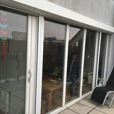 Dachgeschosswohnung Mit Kostenlosem Parkplatz Und Internet! Вена