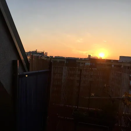 Dachgeschosswohnung Mit Kostenlosem Parkplatz Und Internet! Апартаменты