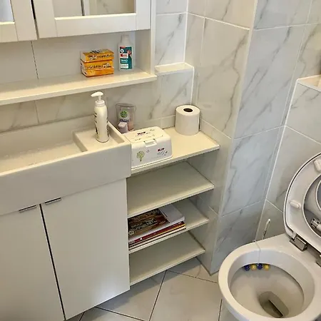 Apartment Dachgeschosswohnung Mit Kostenlosem Parkplatz ! Wien