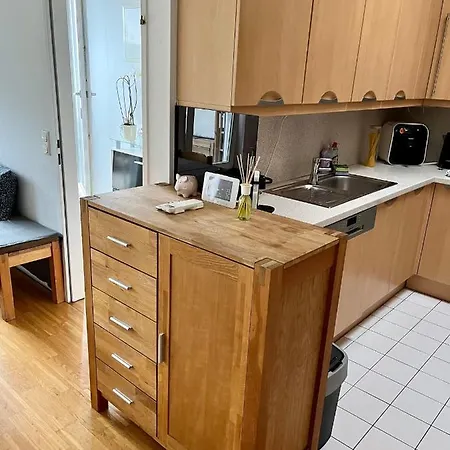 Dachgeschosswohnung Mit Kostenlosem Parkplatz Und Internet! *
