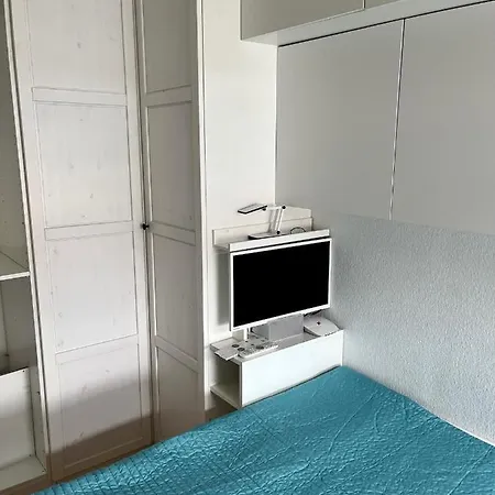 Апартаменты Dachgeschosswohnung Mit Kostenlosem Parkplatz Und Internet!